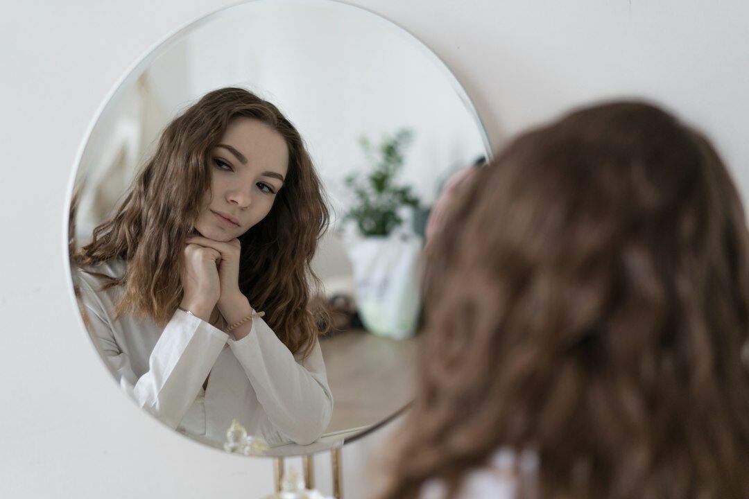 woman comparing herself to others